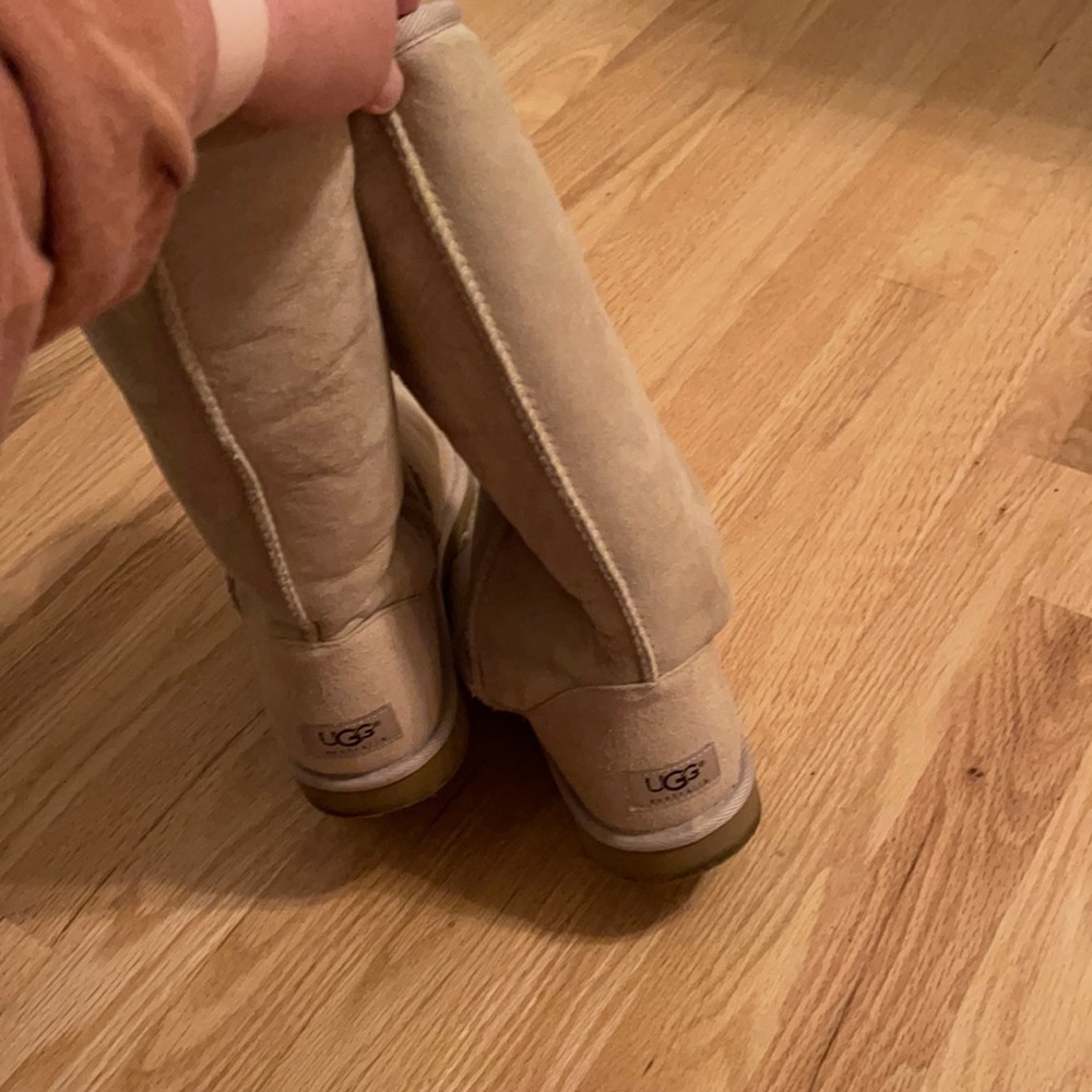 Tan tall Ugg’s